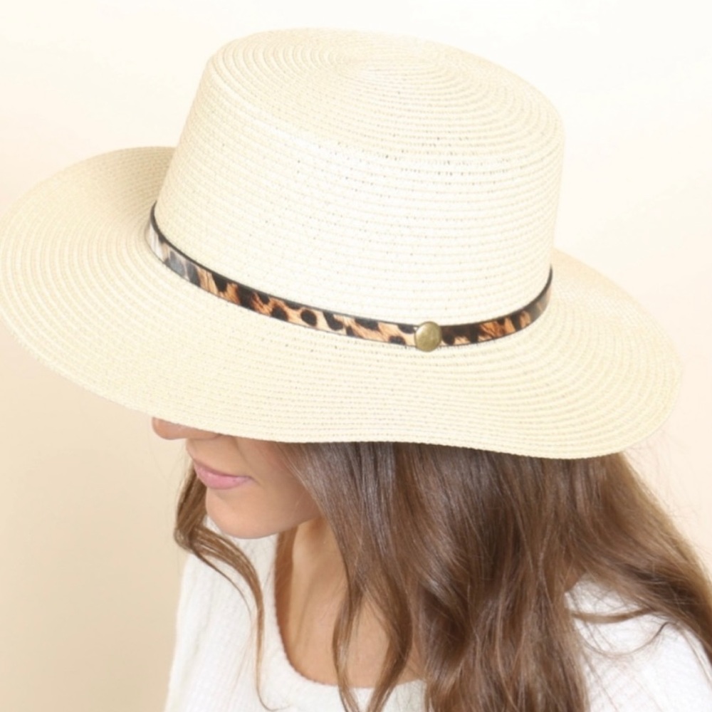 ✨‼️ 2 hats left‼️‼️NWT Panama brim hat with Leopard